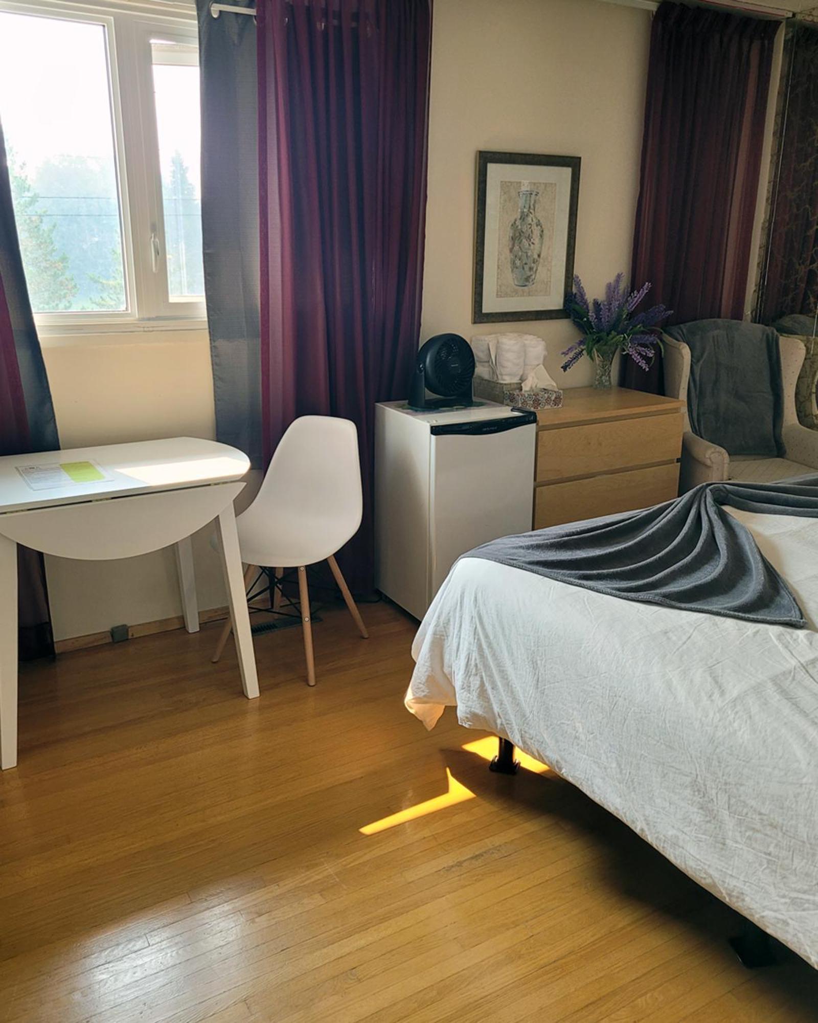 The Dewberry Homestay B&B Эдмонтон Экстерьер фото